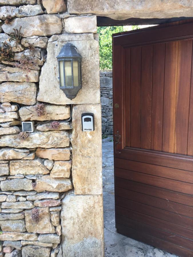 Maison En Pierres Au Coeur Du Village Medieval De Villeneuve Exteriör bild