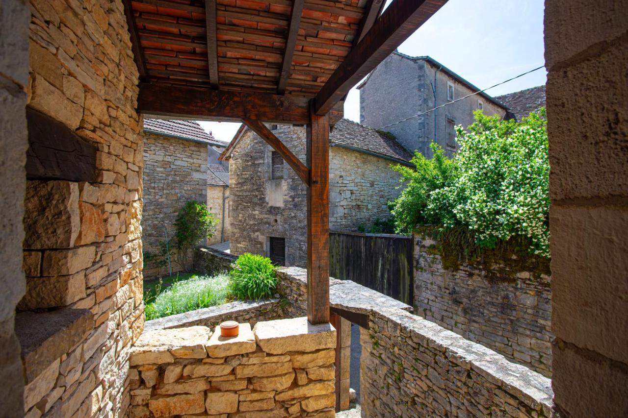 Maison En Pierres Au Coeur Du Village Medieval De Villeneuve Exteriör bild