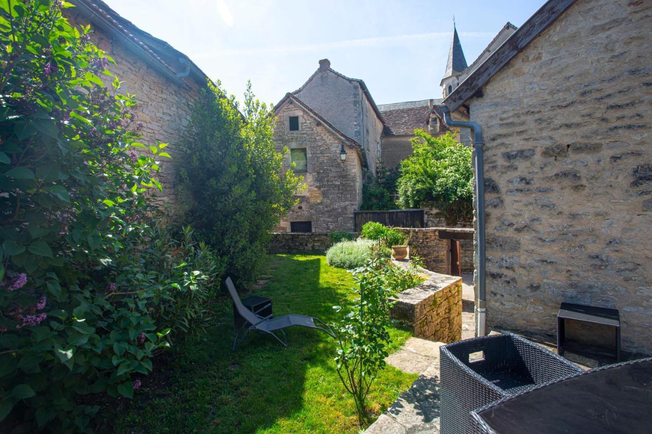 Maison En Pierres Au Coeur Du Village Medieval De Villeneuve Exteriör bild