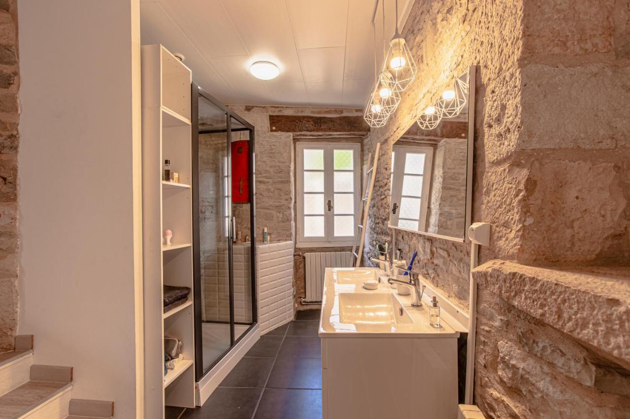 Maison En Pierres Au Coeur Du Village Medieval De Villeneuve Exteriör bild