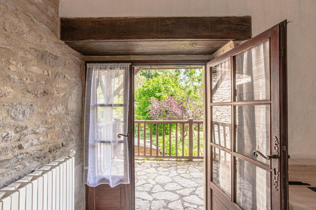 Maison En Pierres Au Coeur Du Village Medieval De Villeneuve Exteriör bild