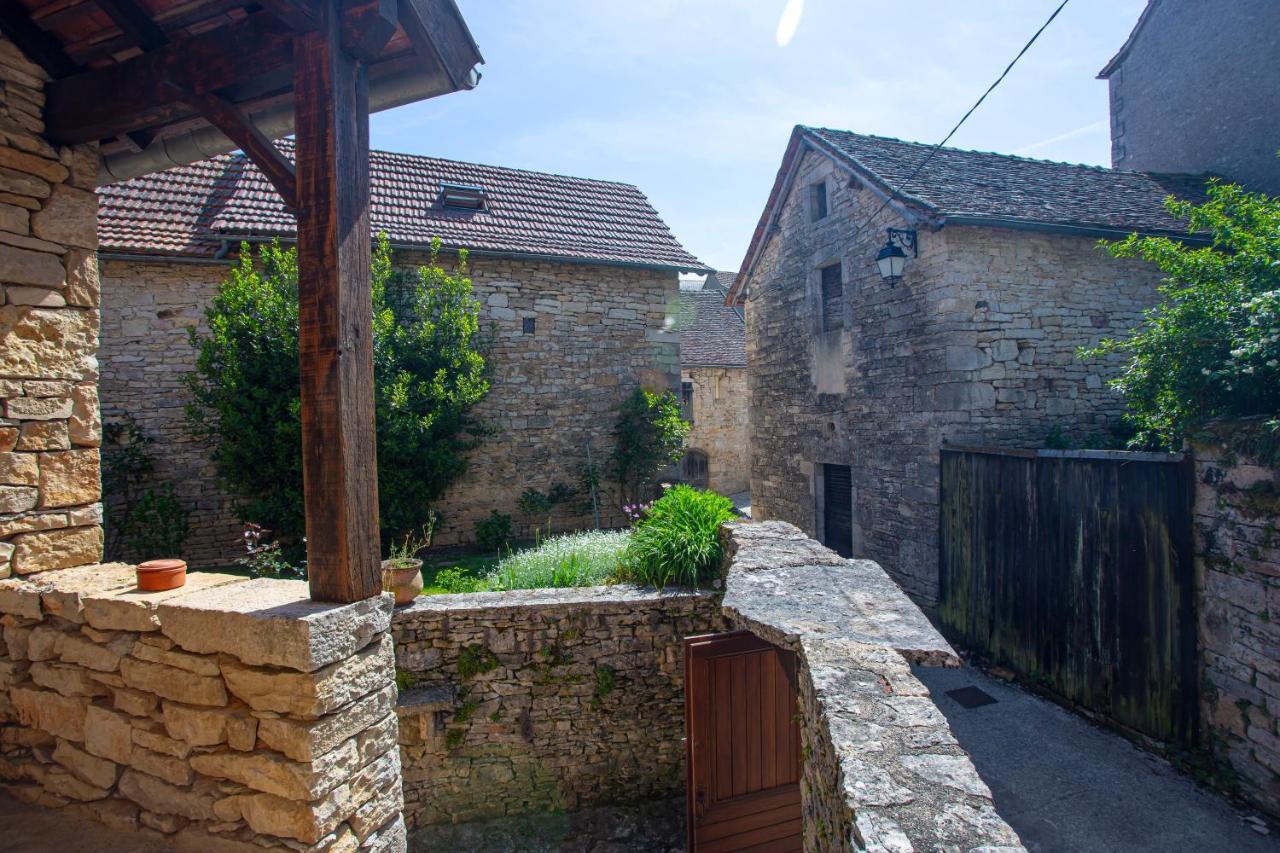 Maison En Pierres Au Coeur Du Village Medieval De Villeneuve Exteriör bild