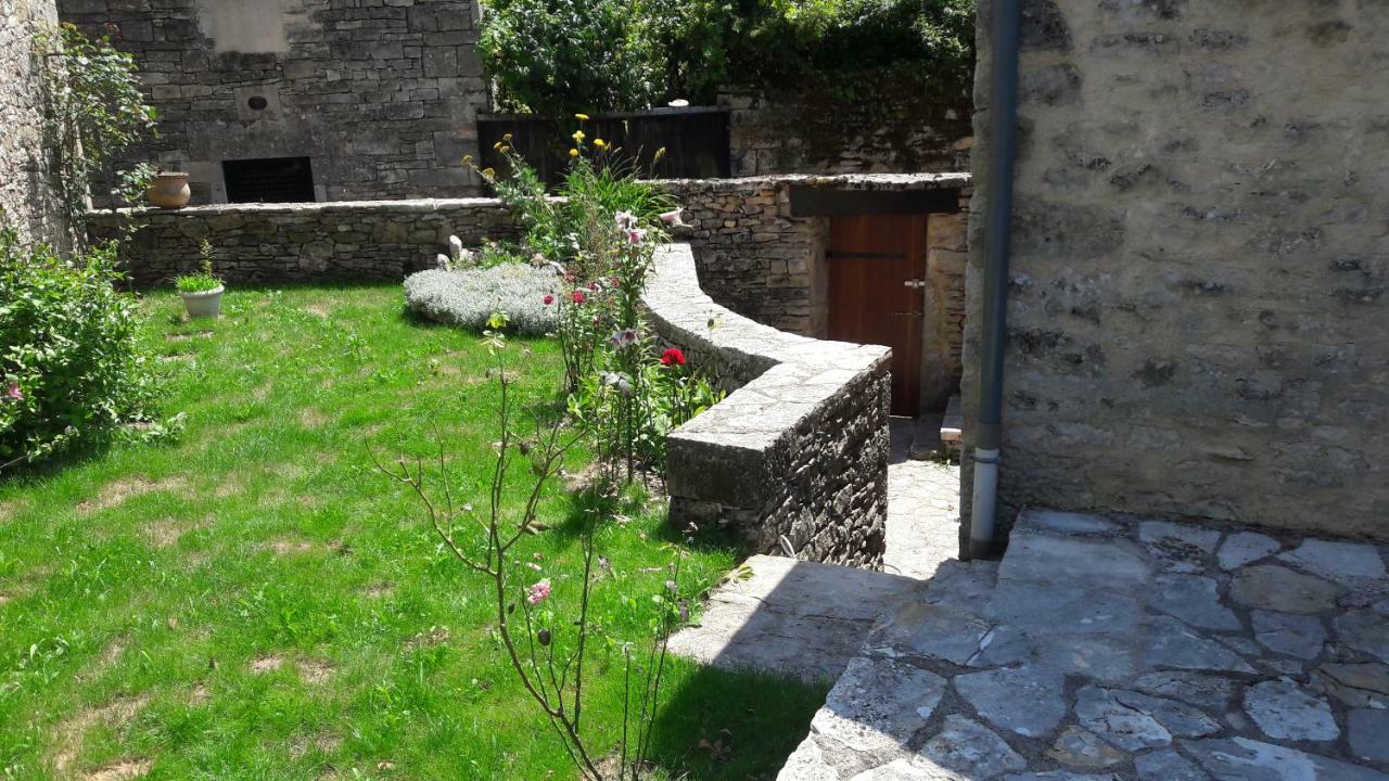 Maison En Pierres Au Coeur Du Village Medieval De Villeneuve Exteriör bild