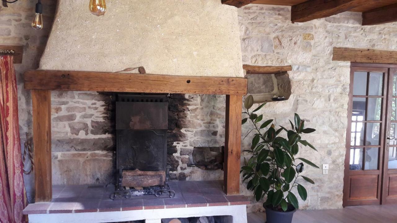 Maison En Pierres Au Coeur Du Village Medieval De Villeneuve Exteriör bild